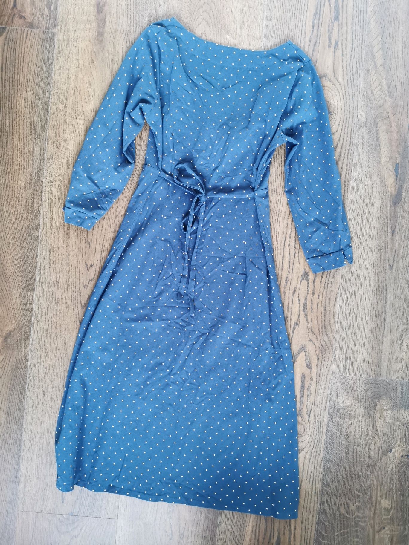 Niebieska sukienka w kropi, rozmiar M