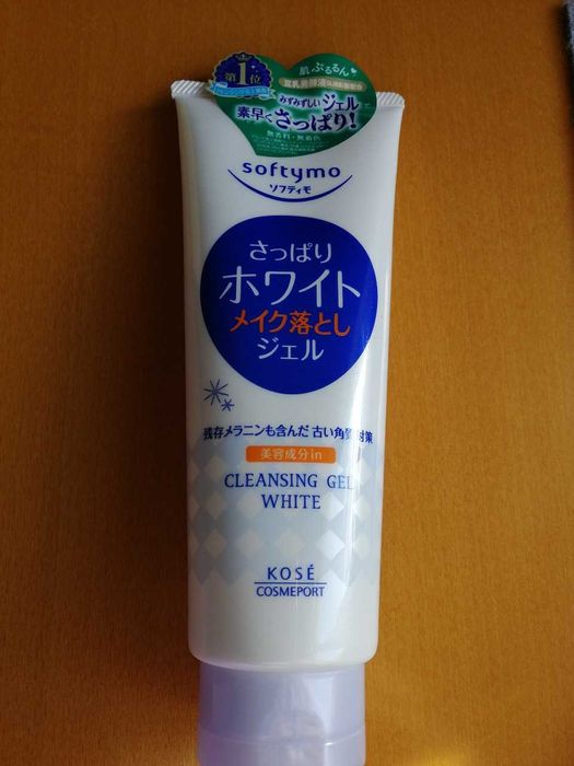 Pianka do mycia twarzy Kose Softymo Cleansing Wash White 210 g