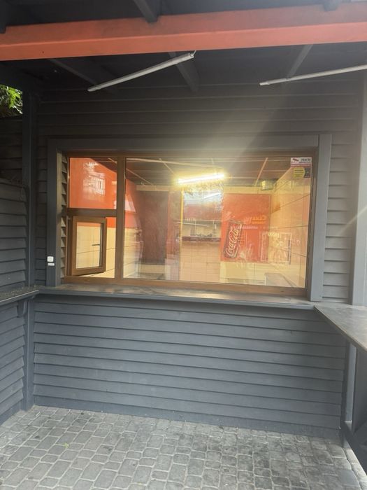 Сдается над дорогой киоск в центре города