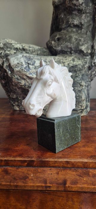 Aukcyjna Rzeźba popiersie konia z marmuru Michał Anioł Włochy antyk