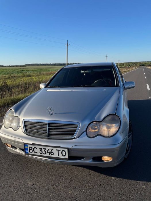 Mercedes c 180.
