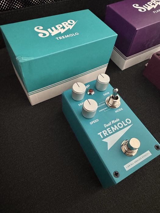Pedais Supro Flanger e Supro Tremolo