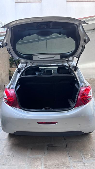 Peugeot 208 gt line 1.2