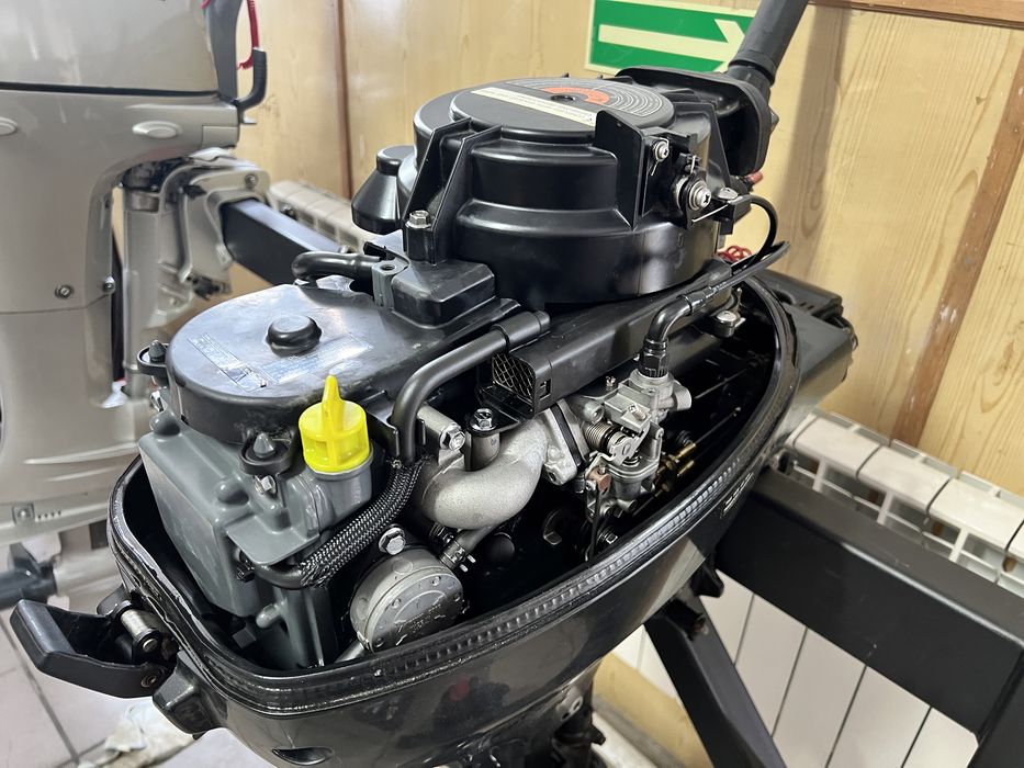 Silnik zaburtowy Suzuki DF 9.9 czesci pokrywa czapa