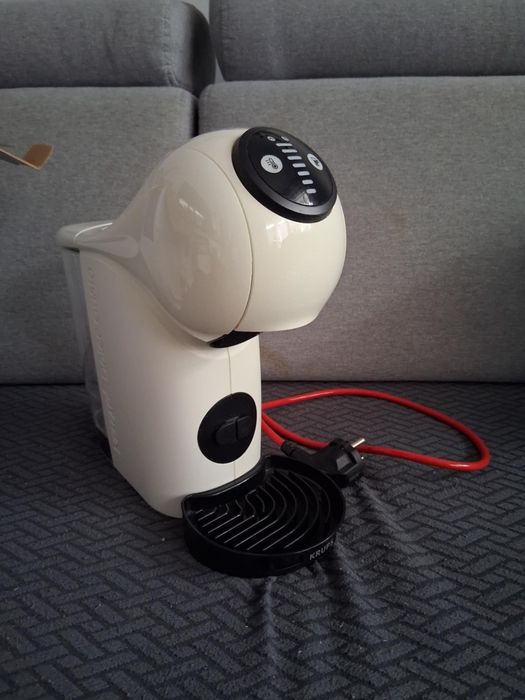 Ekspres na kapsułki NESCAFÉ Dolce Gusto GENIO S KP240