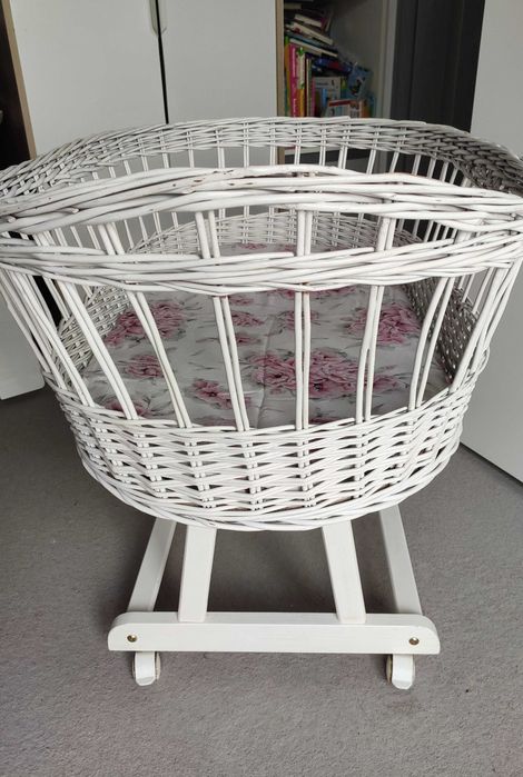 Kosz Mojżesza na kółkach