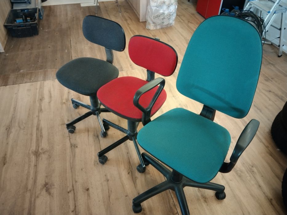 Крісло комп'ютерне стілець м'яке з регульованою висотою