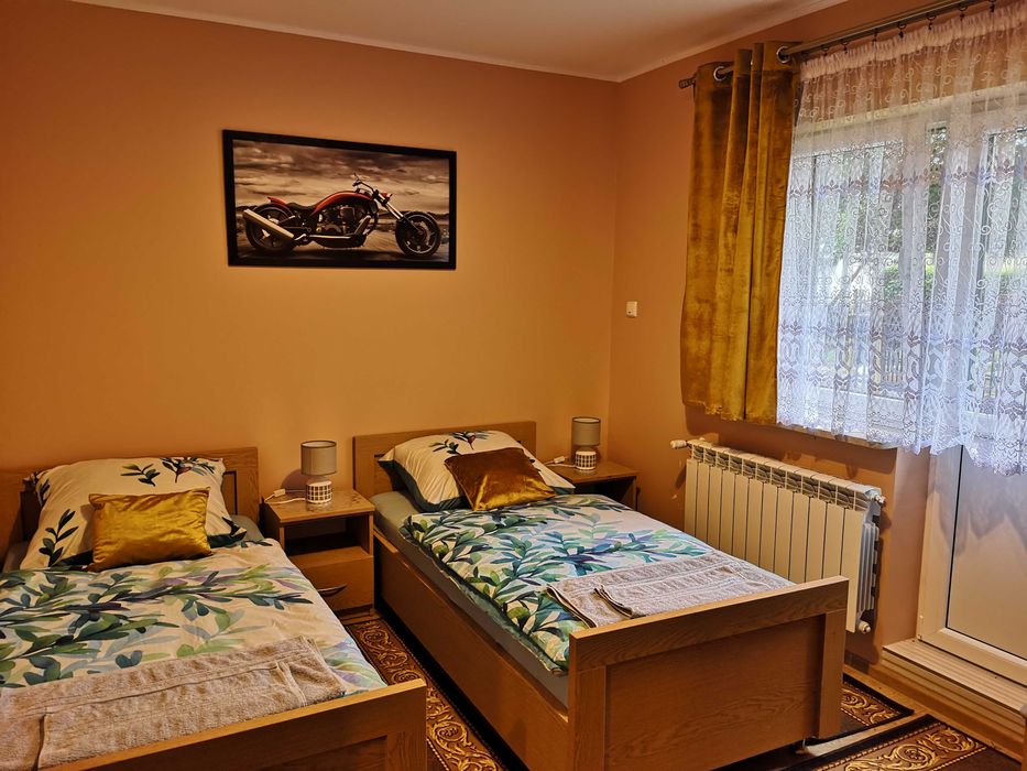 Domek całoroczny+sauna, doba 400zł/2os + 50zł/kolejna os. Max 6 os.