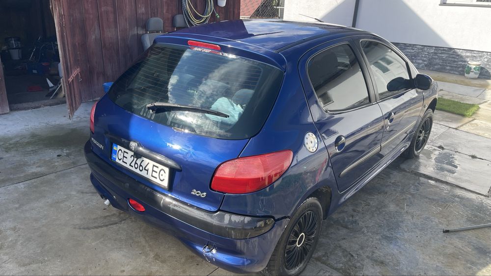Peugeot 206 2002р 1.4 бензин