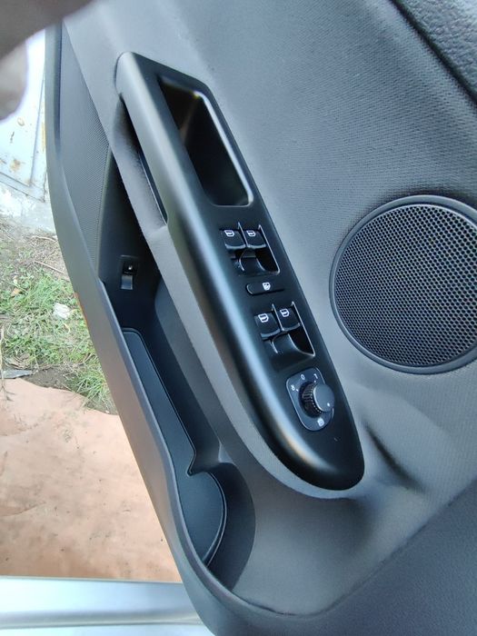 GOLF PLUS 5700$
Мотор 1,6 бензин.
Коробка механіка 6ст.
Пробіг