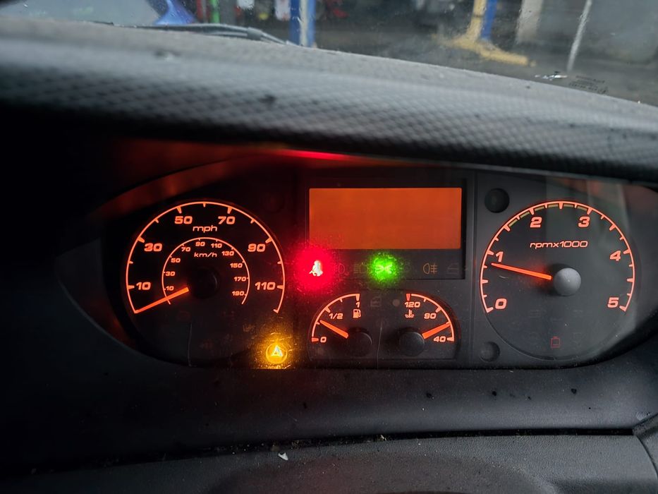 Iveco dayli 2.3 EUR 5 polift najazd autolaweta anglik silnik przód