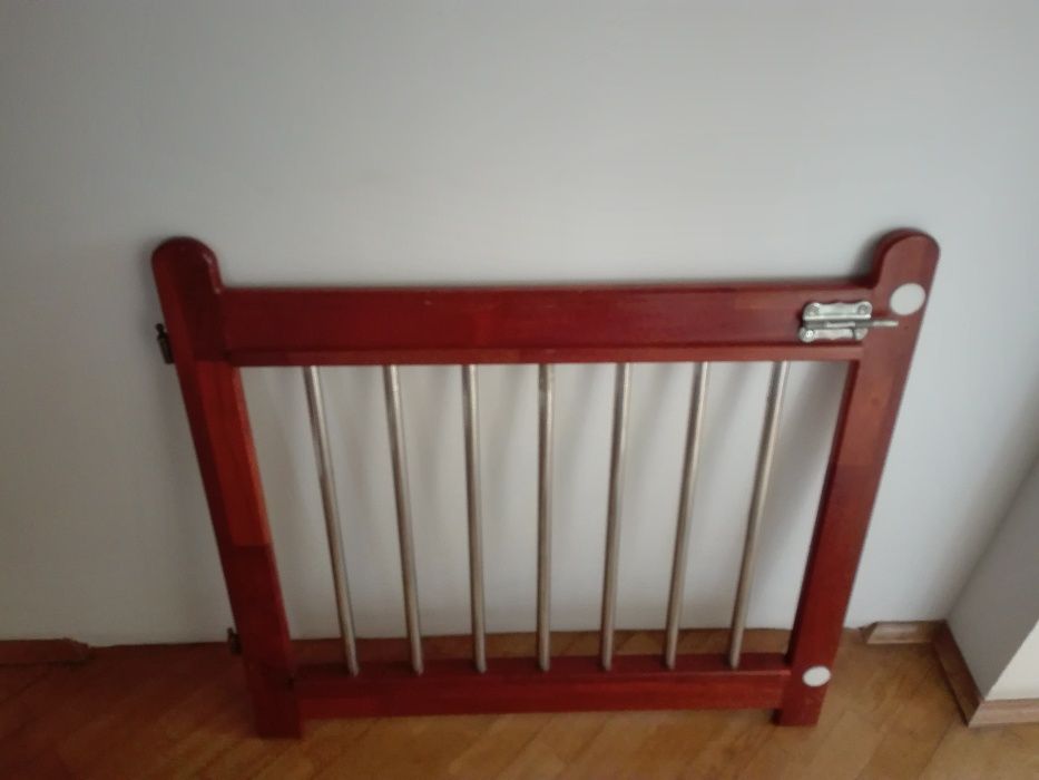 Barierka ochronna na schody dla dziecka