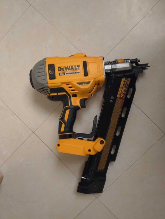 Акумуляторний нейлер DEWALT DCN21PL