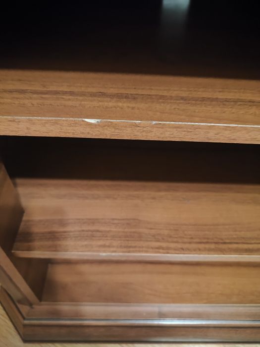 Szafka RTV / półka pod telewizor – klasyczna, drewniana, solidna