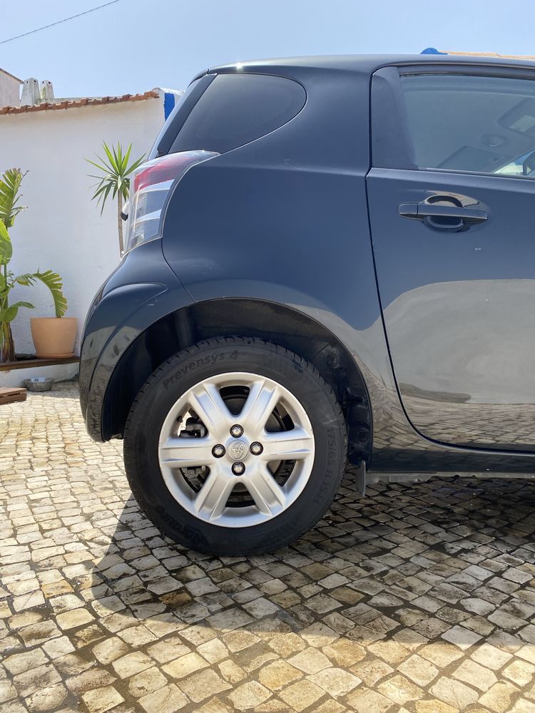 Toyota iQ 1.0 (2010) - 68 CV