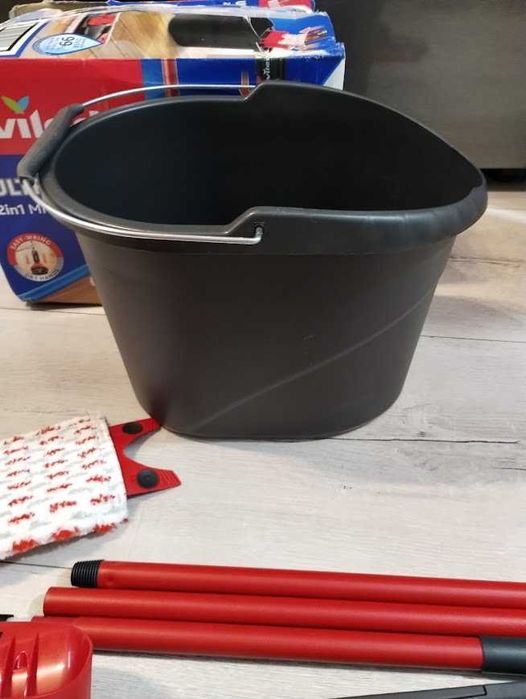Vileda Zestaw mop płaski z wiadrem i wyciskaczem Ultramax BOX