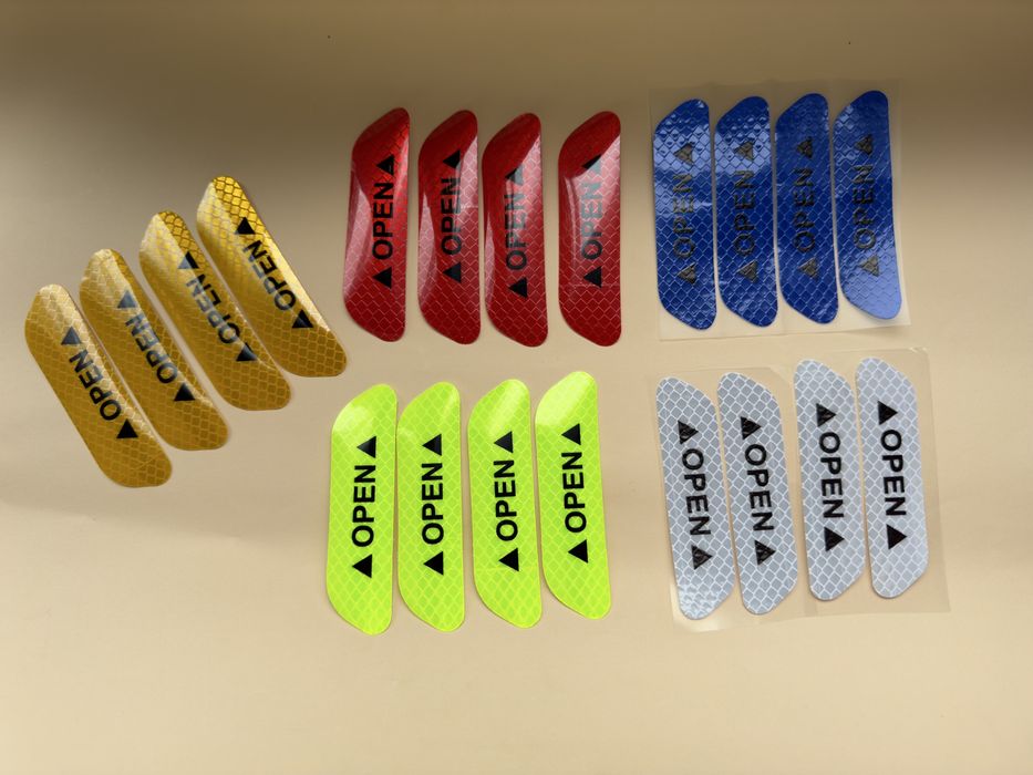 Світловідбивні наклейки на двері авто