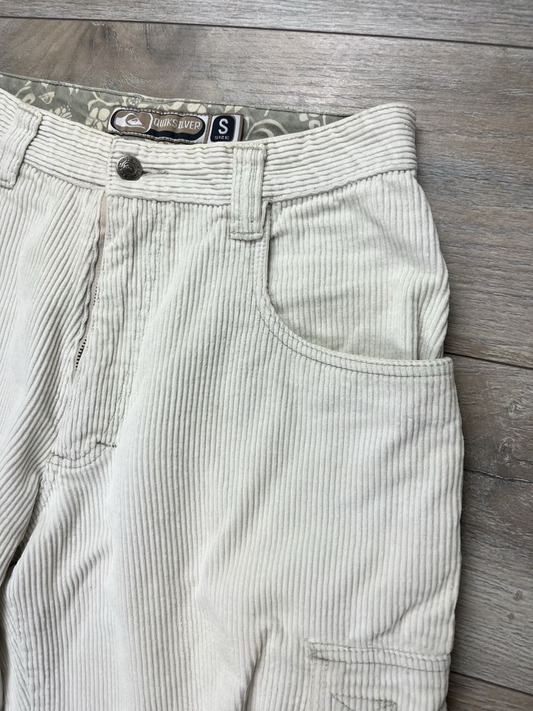 Białe spodenki sztruksowe męskie cargo Quicksilver rozmiar S fit M