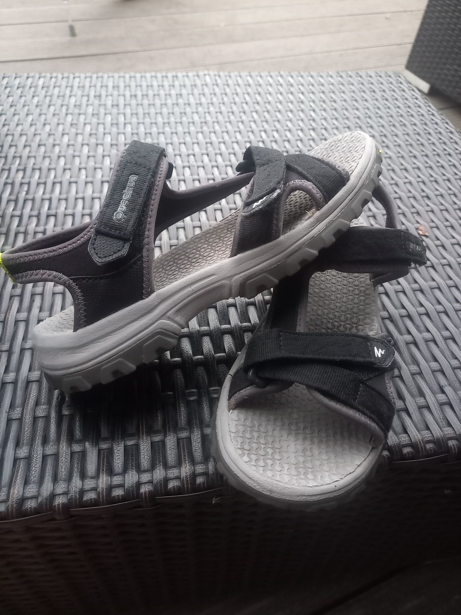 Sandałki Decathlon rozmiar 35 22,5 cm sandały sportowe czarne Quechua