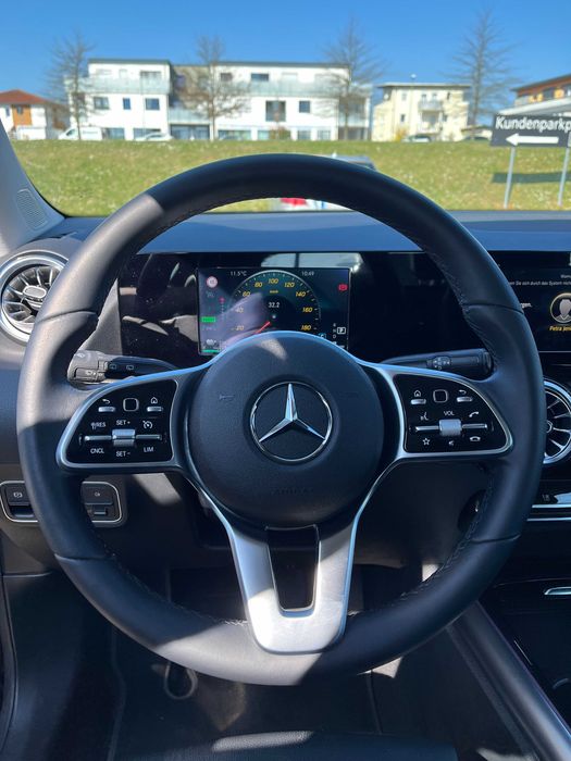 Mercedes EQA - 325 Euros/ semana ( sem 6 %)