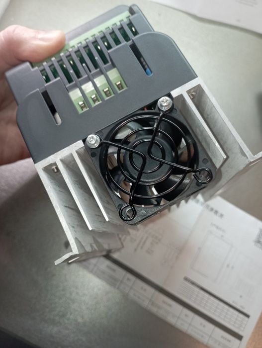 Перетворювач частотник 4 кВт с220в делает 3*380в 2,2квт