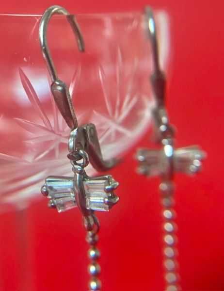 srebrne kolczyki w kształcie ważki z cyrkoniami