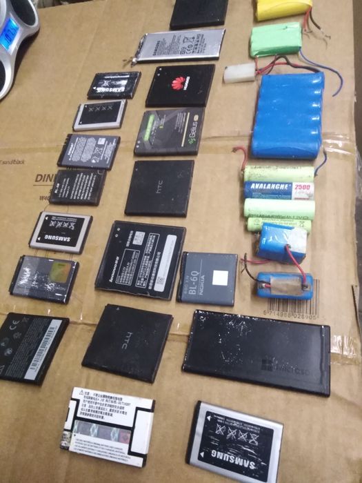 От телефонов аккумуляторы