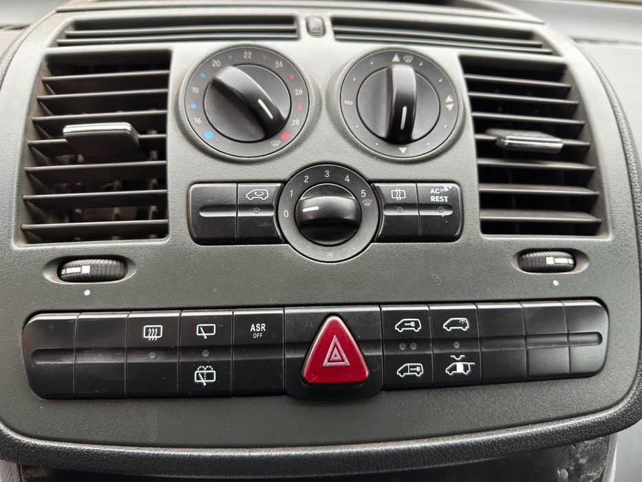 Продам Mercedes Vito 111 Оригинальный  пассажир