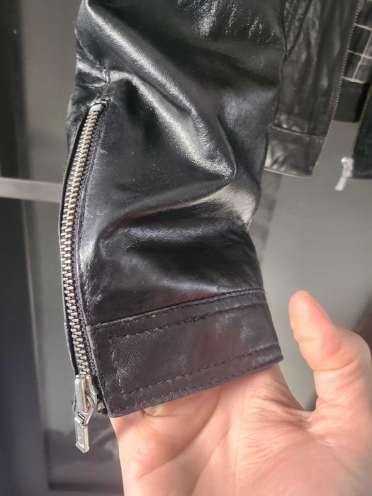 Kurtka damska ze skóry.