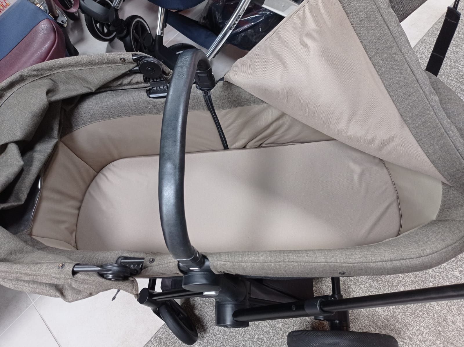 Cybex Priam Light 1.0 zestaw 2w1 gondola i spacerówka oraz akcesoria