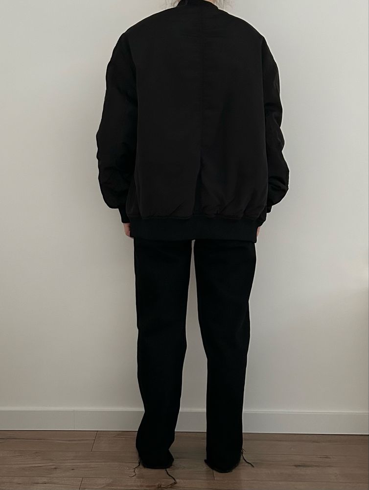 Бомбер чорний h&m