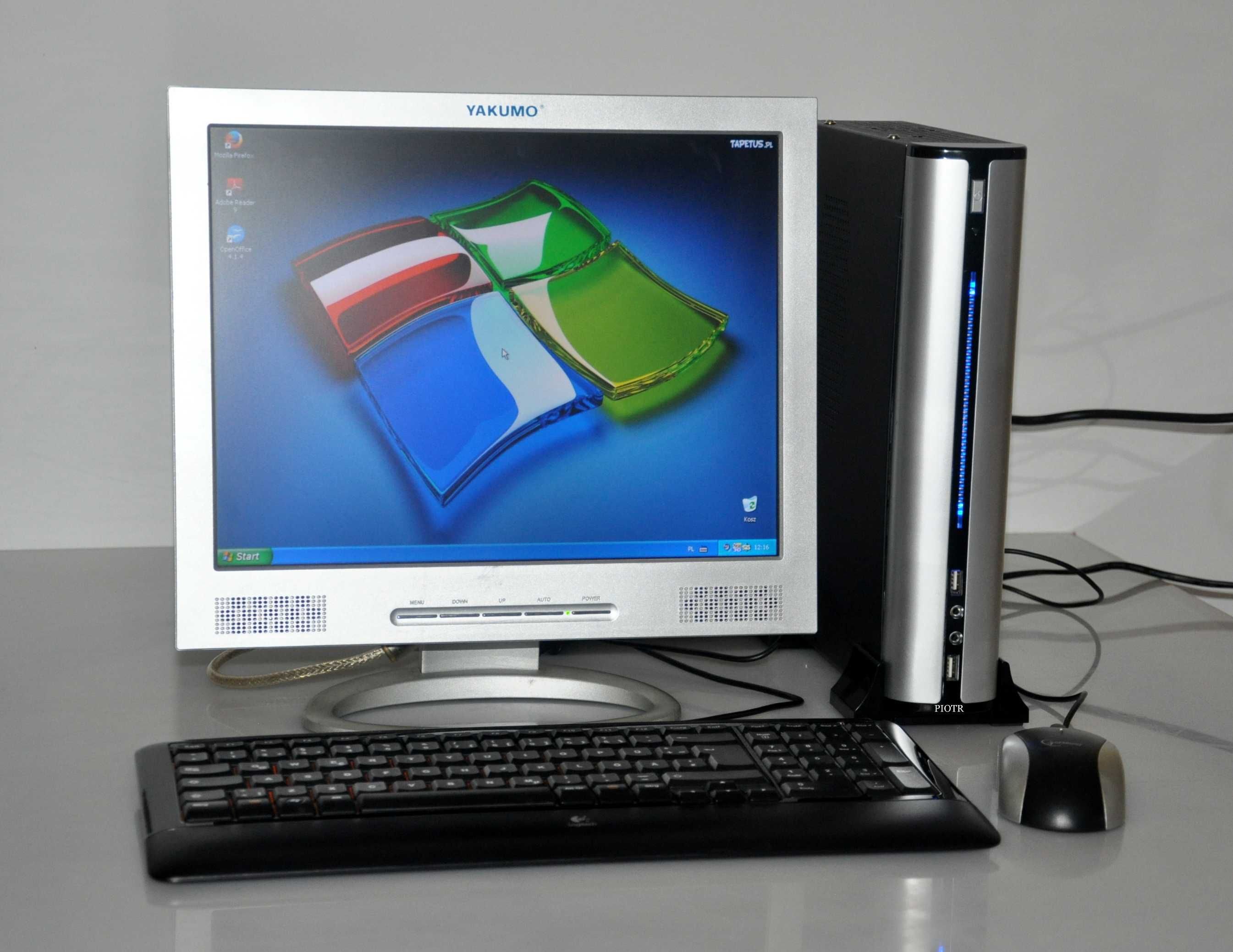 Komputer RETRO z monitorem LCD 14 " .