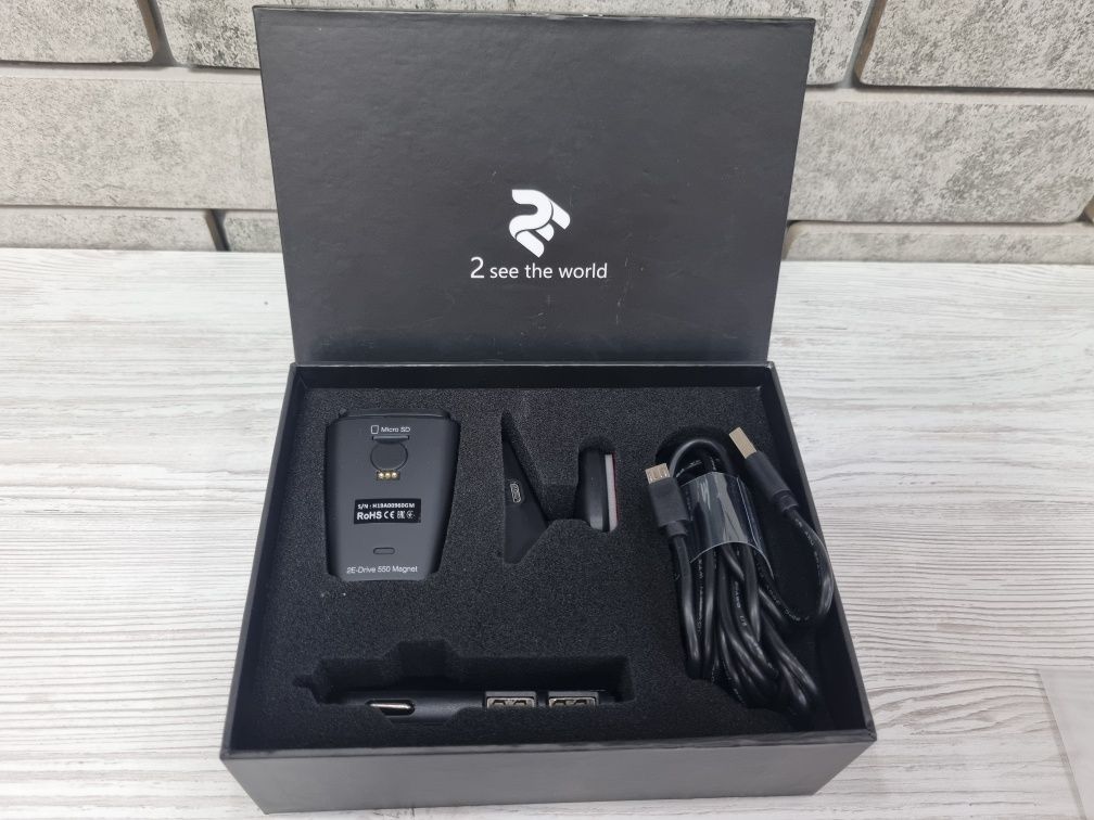 Новий Відеореєстратор в авто  2E-drive 550 Magnet з картою пам'яті