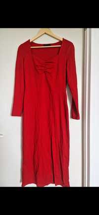 Elegancka sukienka o długości midi Reserved 36