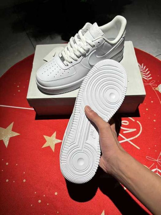Białe buty Nike Air Force 1