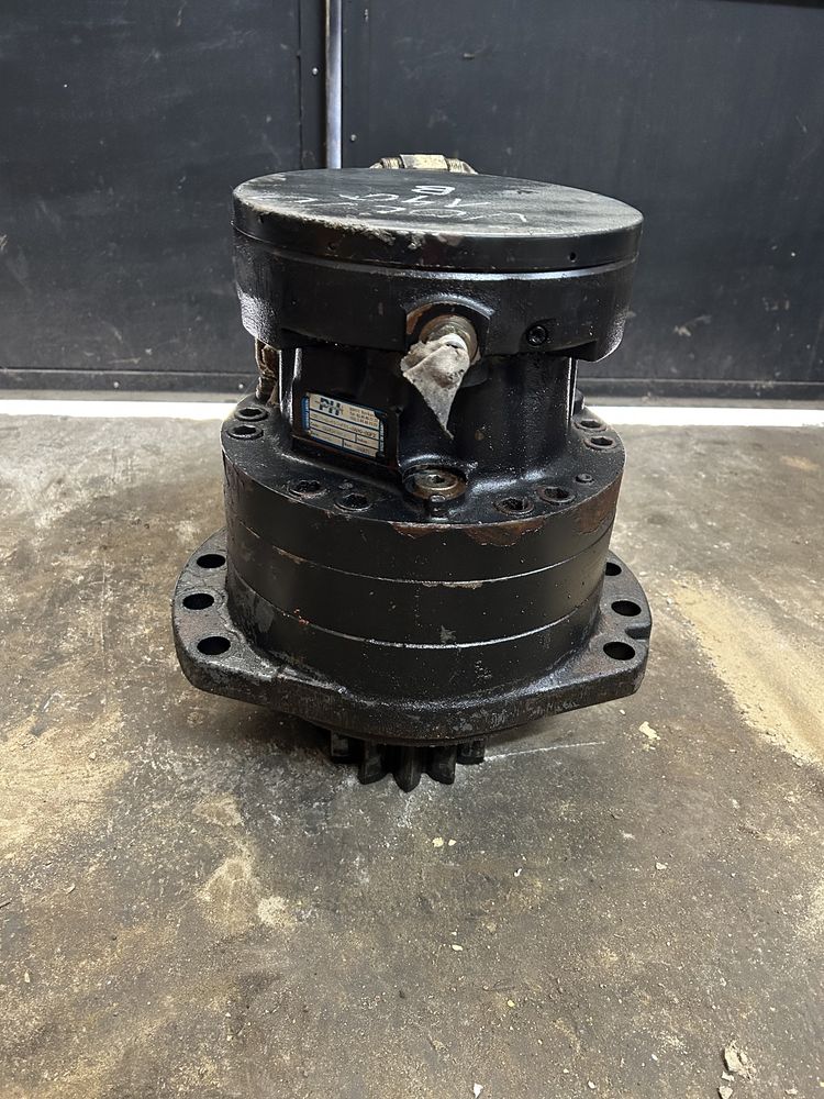 Reduktor obrotu do koparki Volvo EW 140B