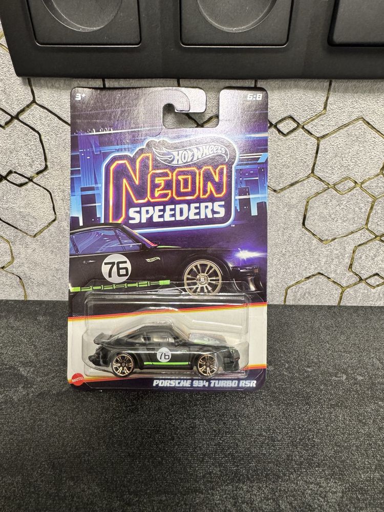 Машинка porsche 934 neon riders hot wheels
