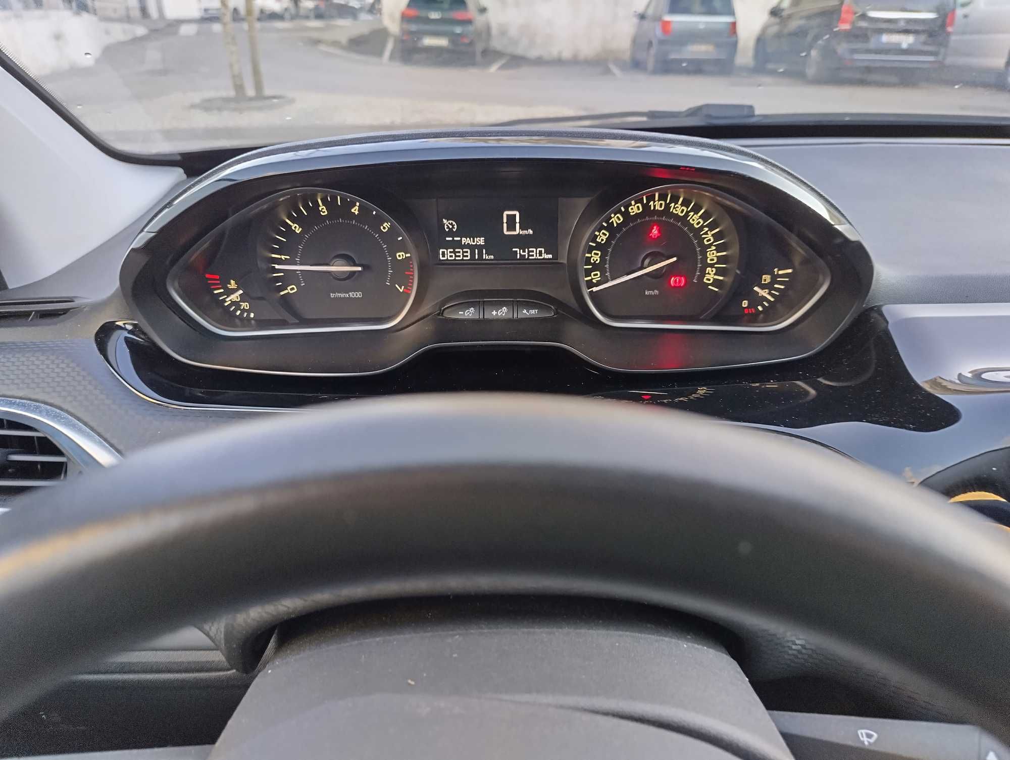 Peugeot 208, de 2017, 64.000Km