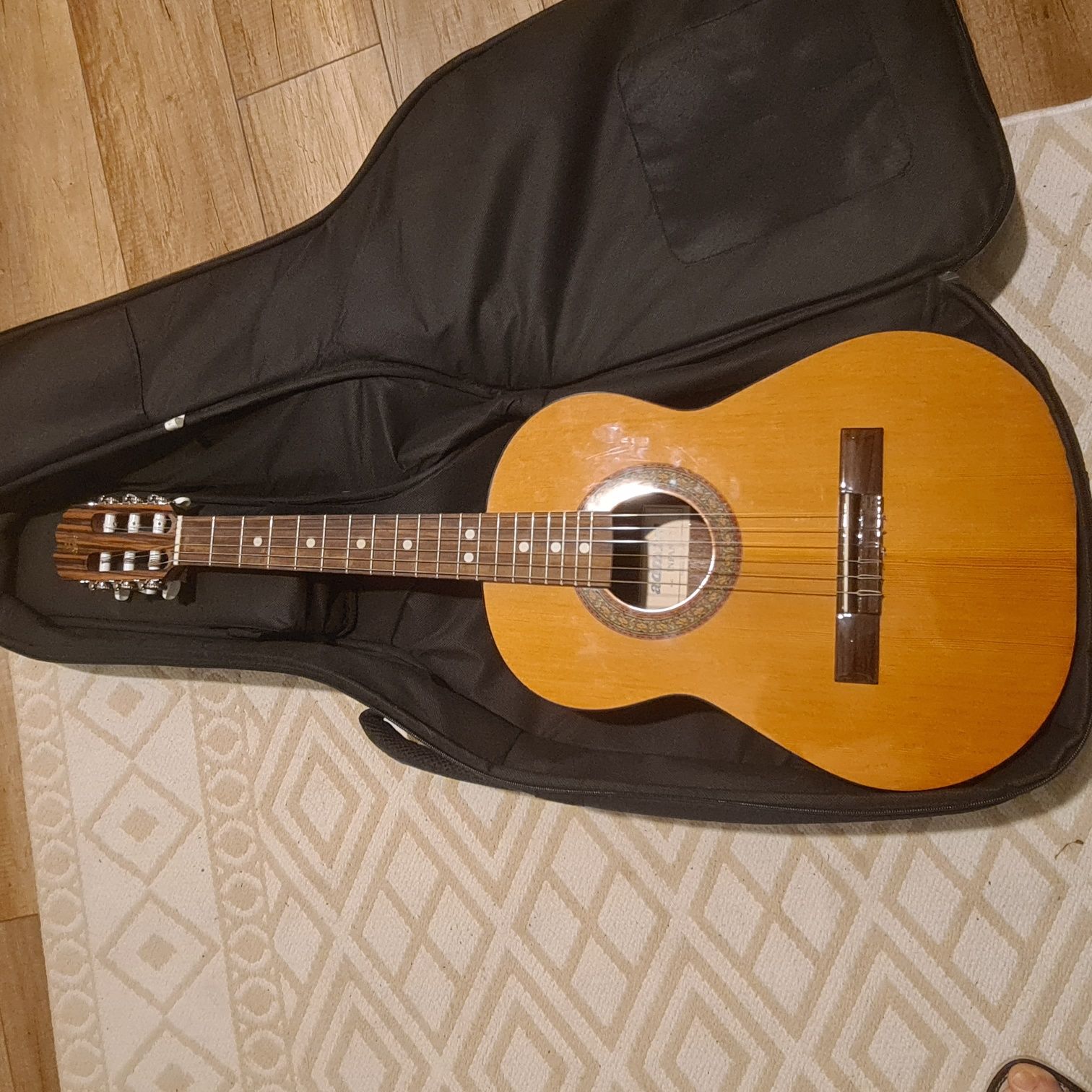 Gitara klasyczna z pokrowcem