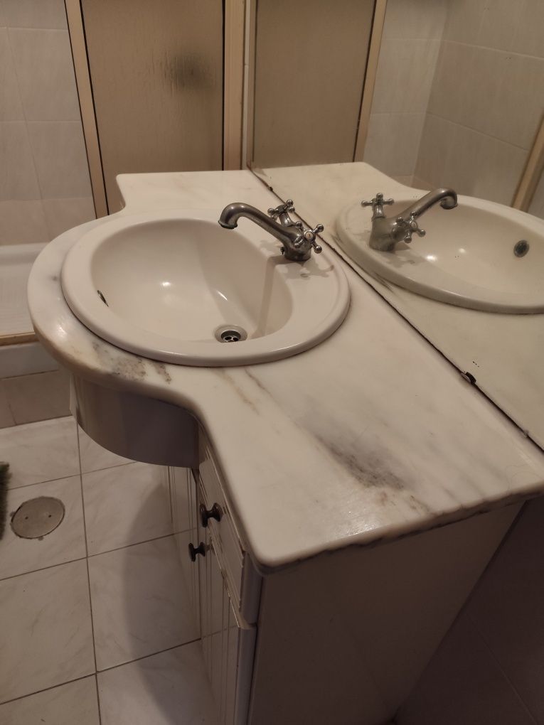Móvel WC com lavatório e  bancada de mármore