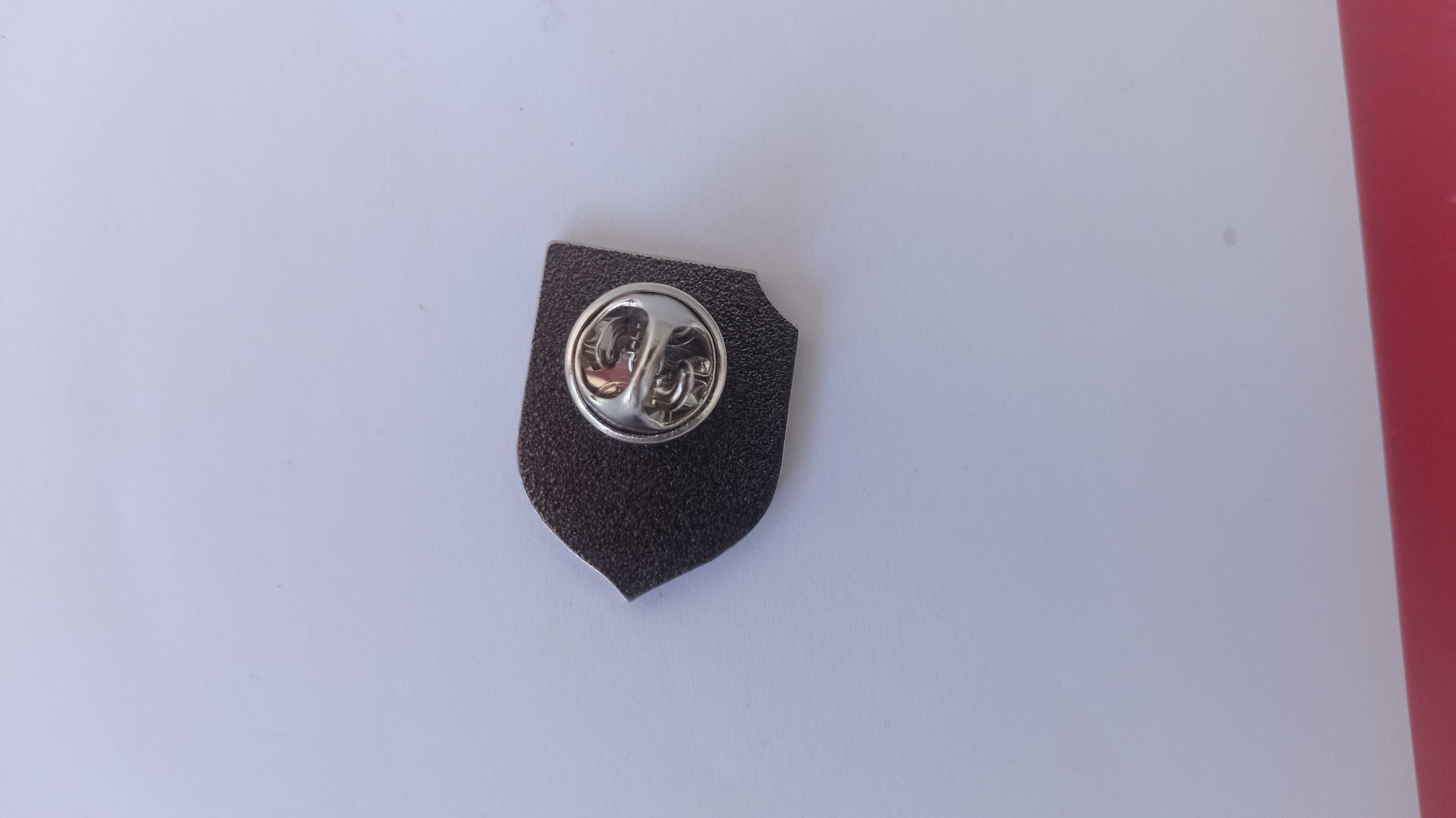 Artigo de coleção Pin God Whit us novo