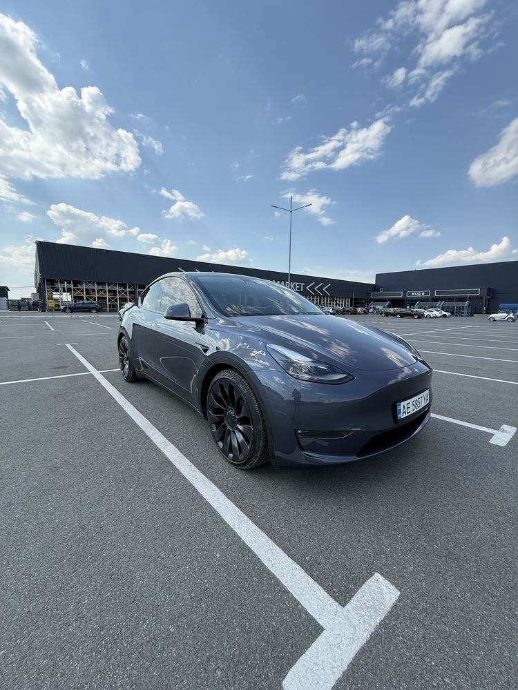 Авто Tesla Y 2023 Performance