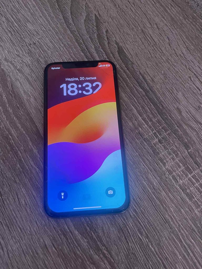iPhone 11 pro в хорошем состоянии