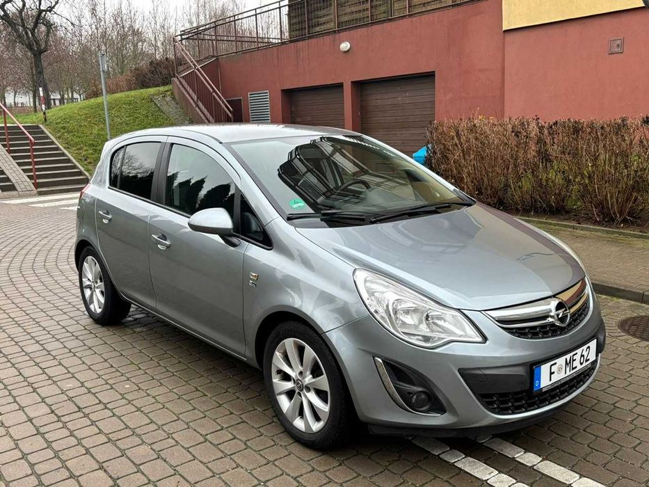 Opel Corsa Lift, 1.2L, 2012r, bogata wersja, pół skóry, stan idealny