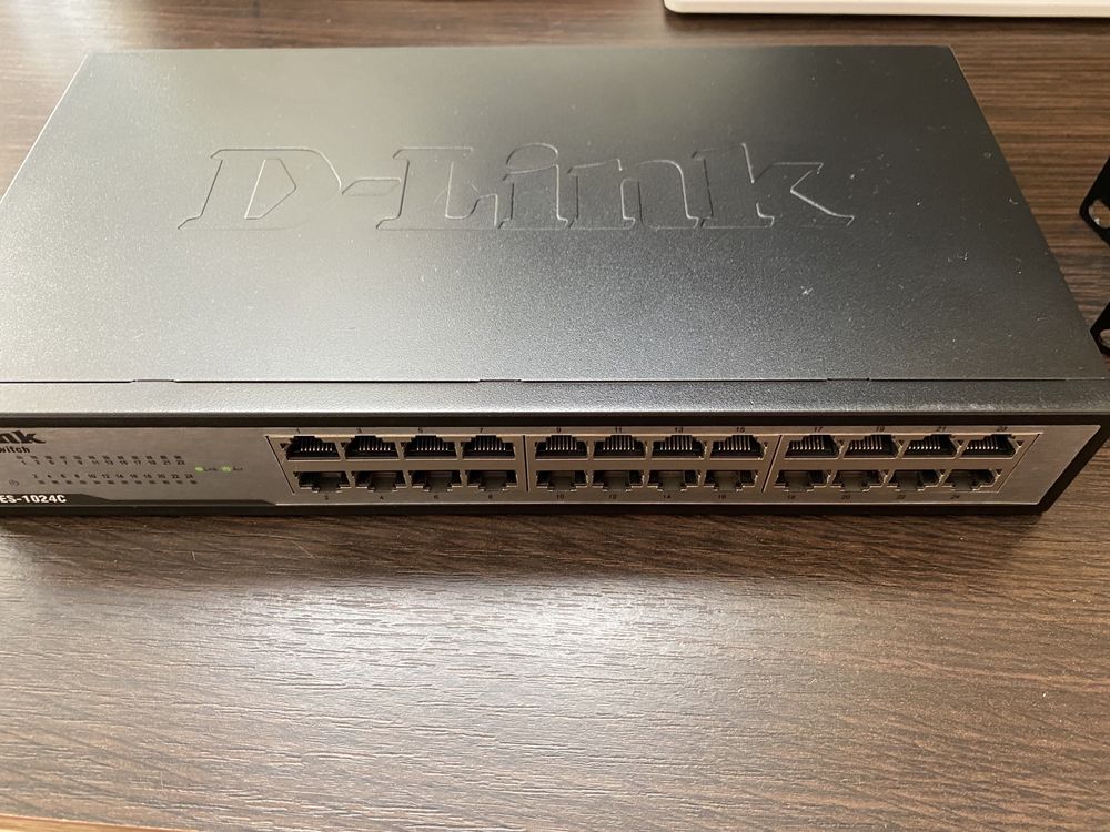 Маршрутезатор D-Link DES-1024C