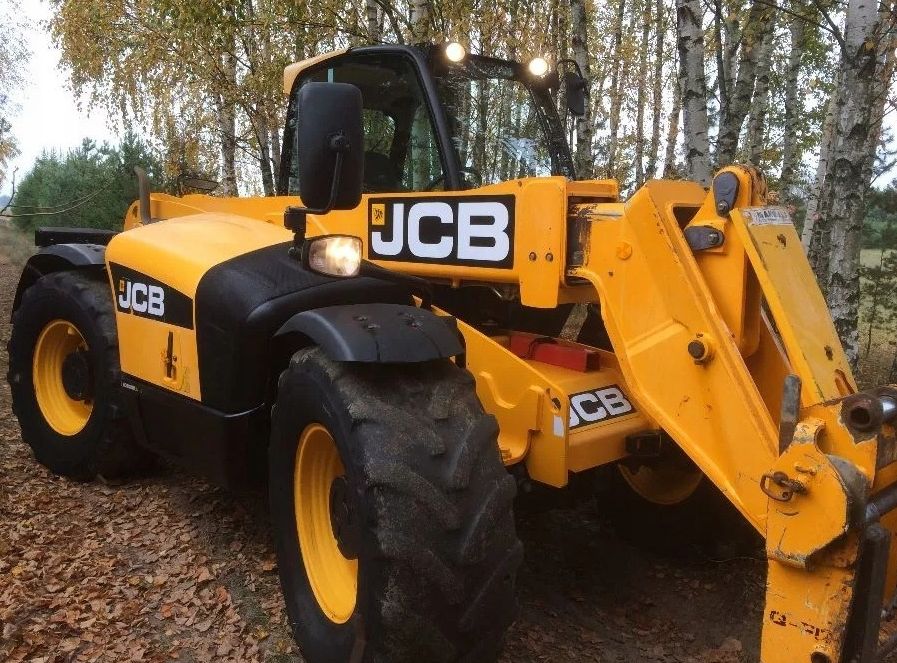 Запчасти б/у на JCB