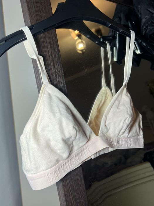 Бюстгальтер Calvin Klein Underwear бежевий
колір бежевий однотонний