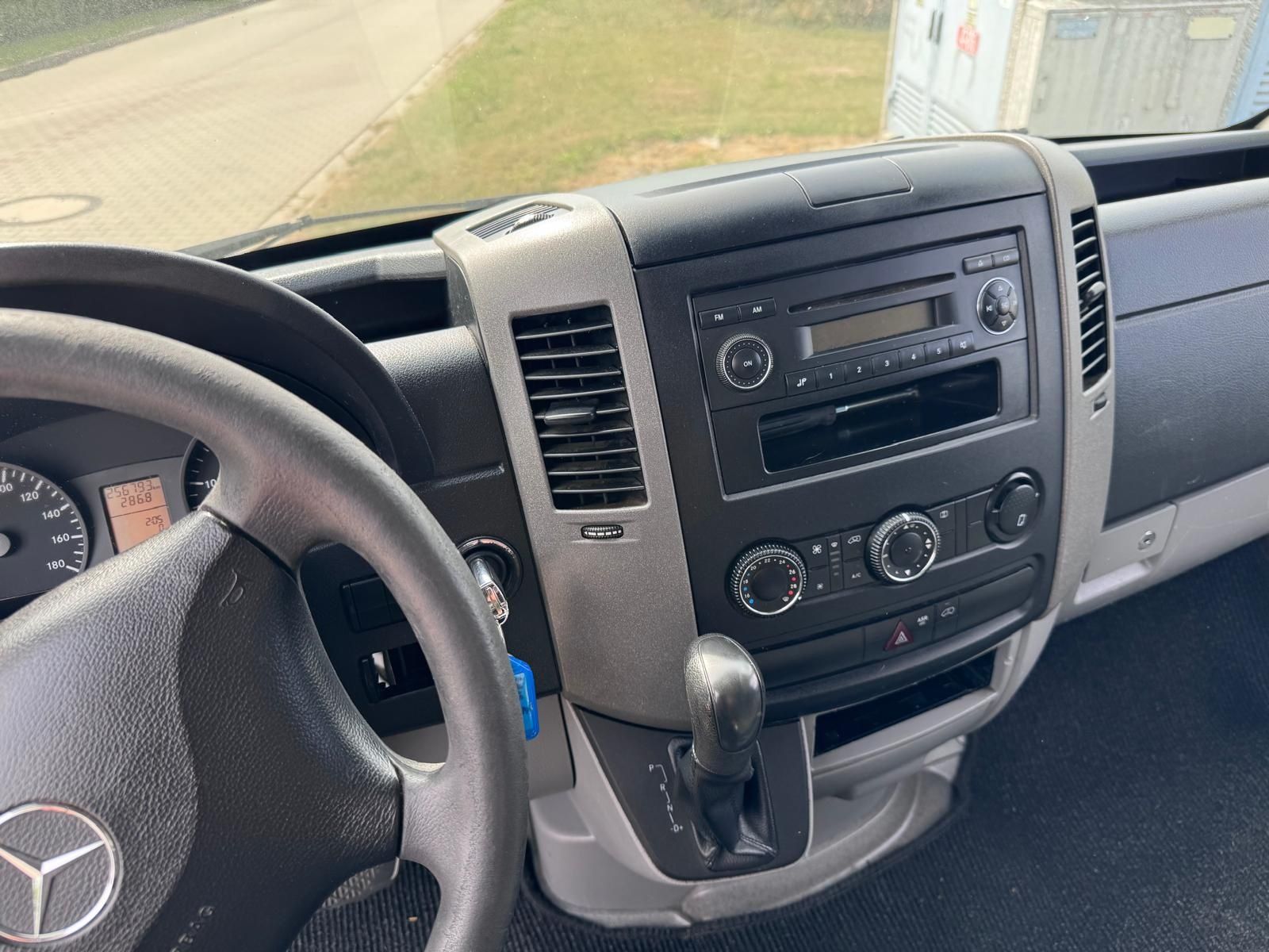 Mercedes 516 cdi kontener z windą na bliźniaku