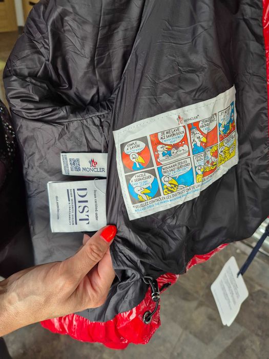 Piękna puchowa kurtka damska Moncler rozm. M z naturalnym jenotem