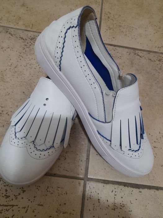 Продам для дівчинки 38 р.